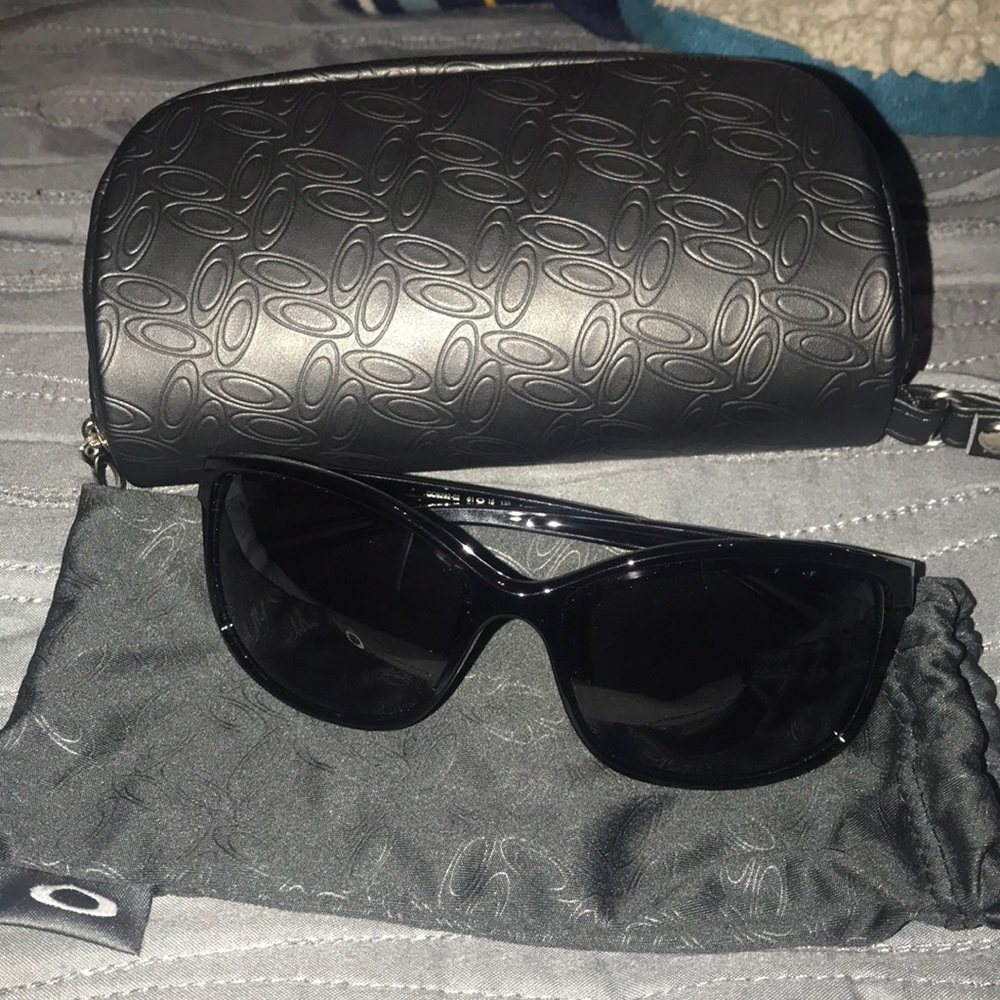 Oakley sun glasses new no scratches or defects